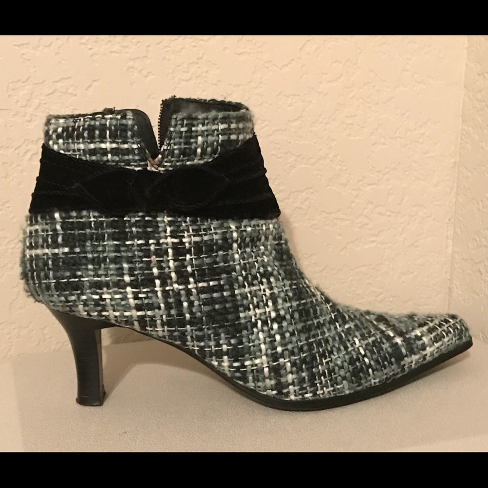 Predictions short boot